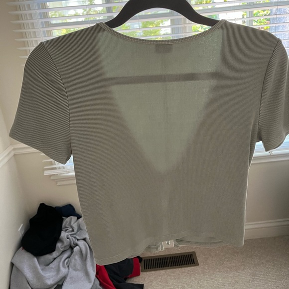 Front tie shirt - Picture 2 of 2